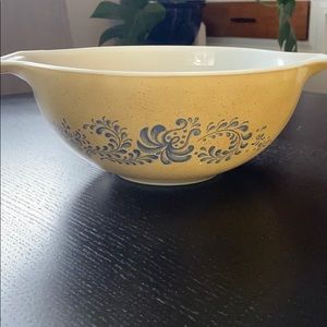 Pyrex Homestead mixing bowl 2.5L